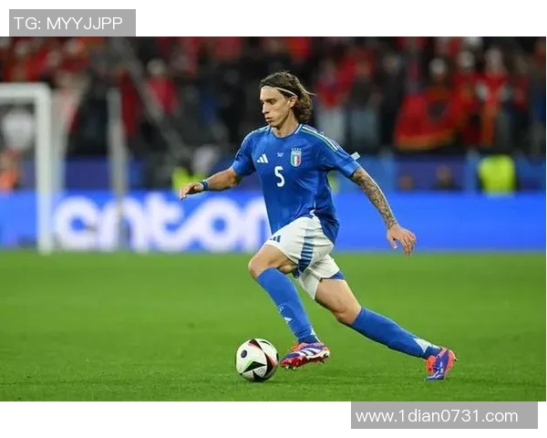 卡拉菲奥里单身一年后恋情曝光与29岁意大利模特甜蜜约会