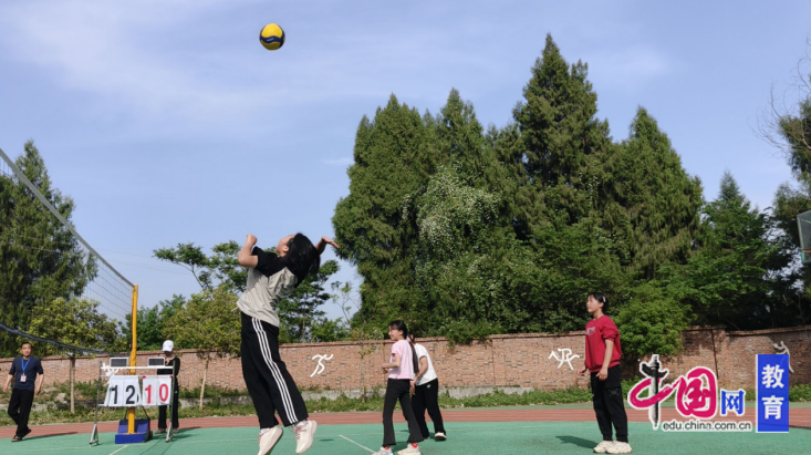 pg模拟器网址跃动青春“排”出精彩 江油市战旗小学成功举办2025年排球运动会(图2)