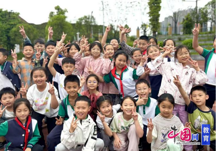 童心跃动展英姿协力拼搏绽笑颜 宜宾洗马池小学举行趣味运动会(图6)